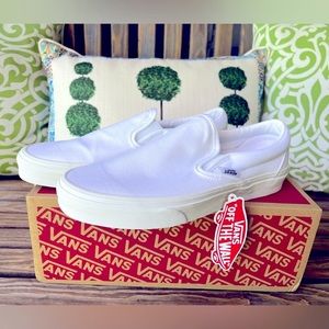 SOLD🌞VANS White Classic Slip Ons Women’s 8/ Men 6.5